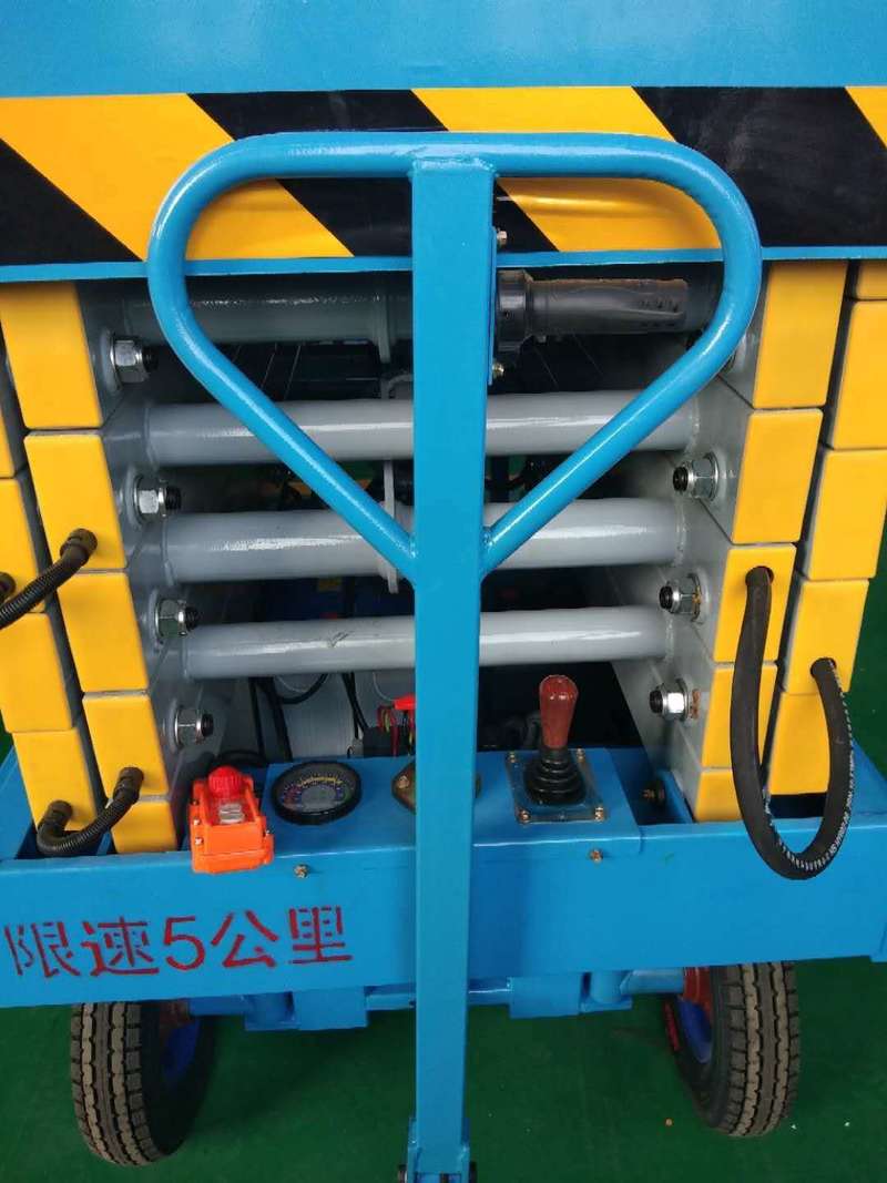 阿拉尔辅助行走式升降平台