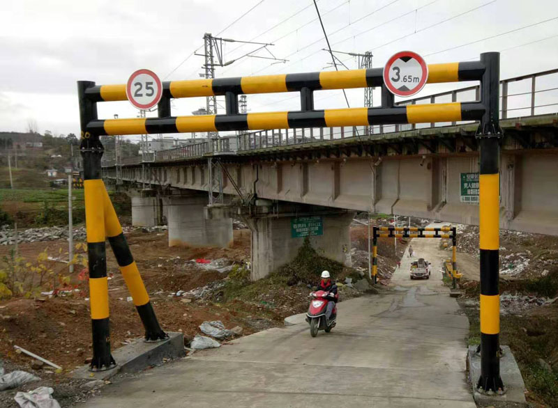 阿拉尔液压限高架