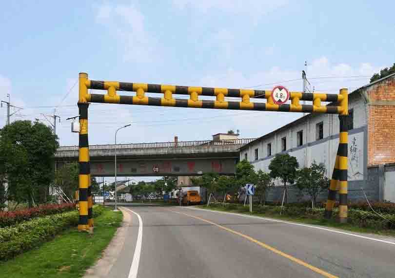 阿拉尔铁路限高架